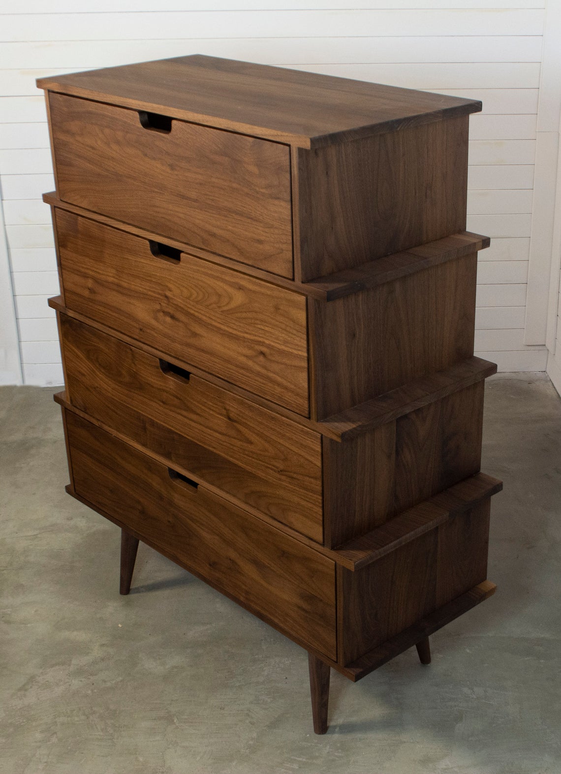 Chest of drawers in Walnut/Oak solid Wood