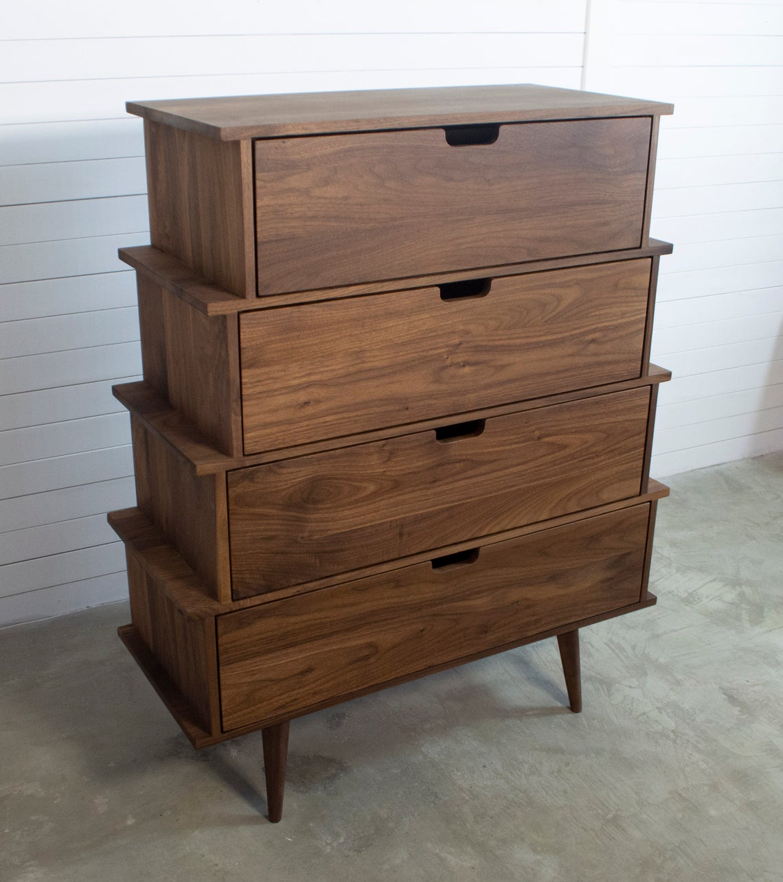 Chest of drawers in Walnut/Oak solid Wood