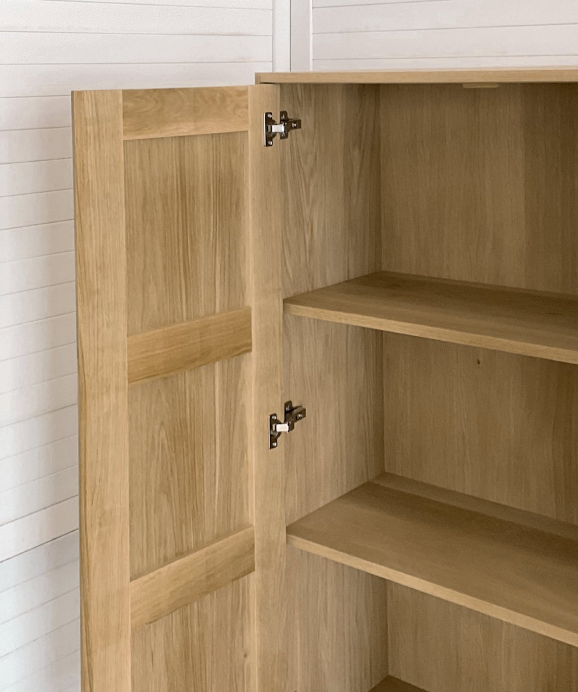 Wardrobe in solid Oak Wood
