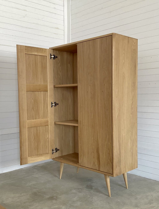 Wardrobe in solid Oak Wood